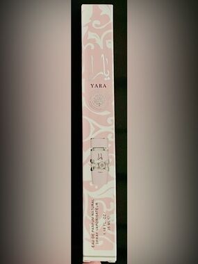 🔥New Yara Travel Size (35ml):
• Size: 35ml / 1.18 fl oz. Eau de Parfum